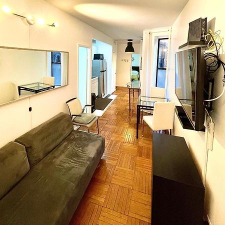 Stunning Two Bed Apt Hells Kitchen Apartman New York Kültér fotó