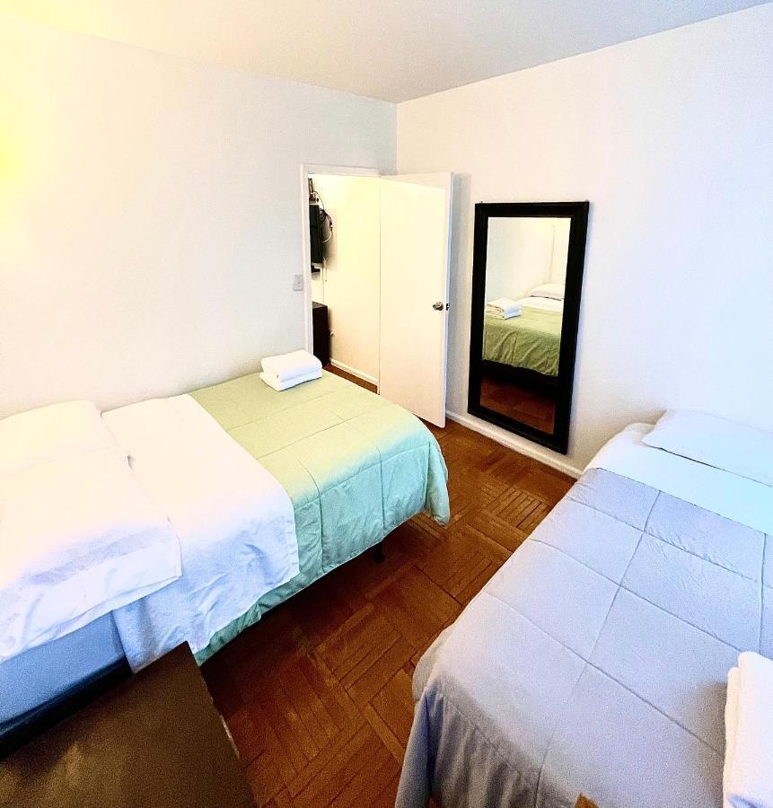 Stunning Two Bed Apt Hells Kitchen Apartman New York Kültér fotó
