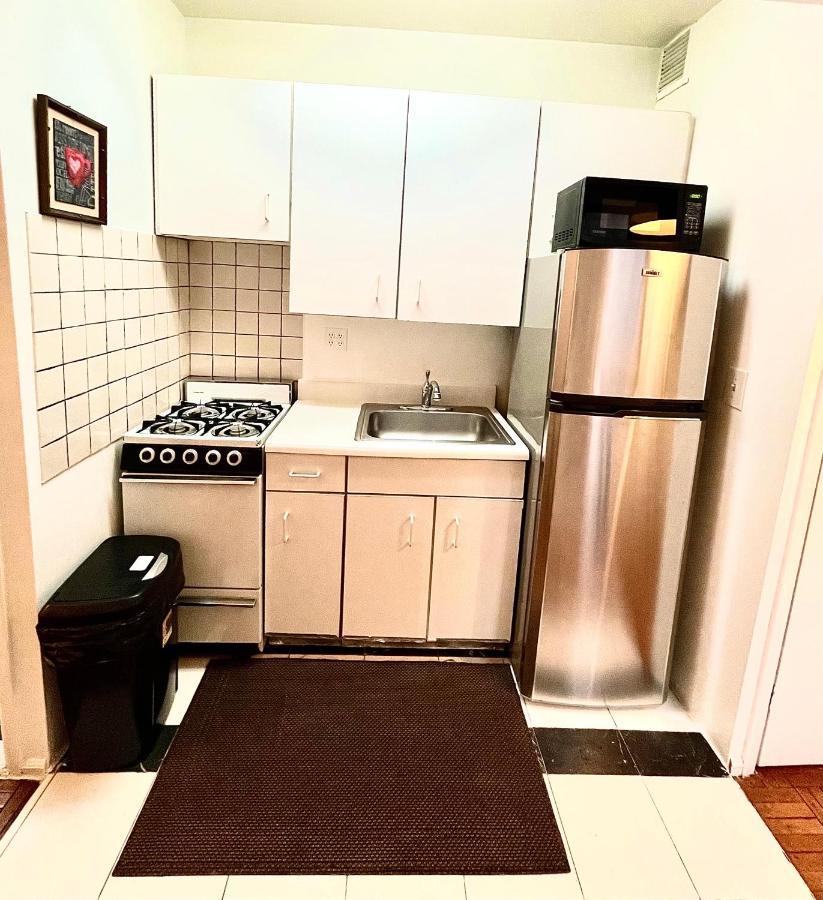 Stunning Two Bed Apt Hells Kitchen Apartman New York Kültér fotó